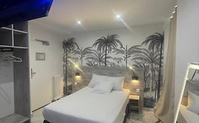 Modern's Hotel